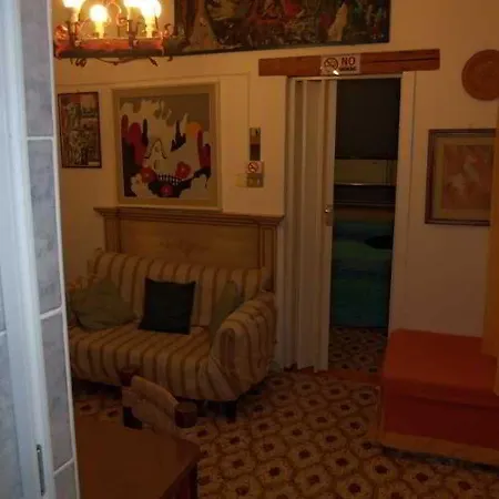 Hostel Hostel Biennale