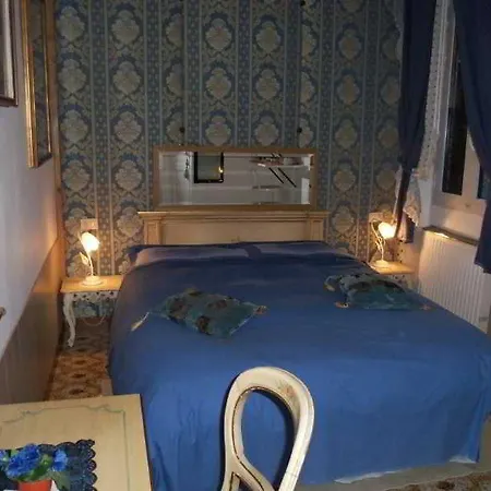 Hostal Hostel Biennale Venecia